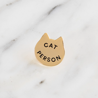 Charming cat face enamel pin with gold plating, ideal for cat enthusiasts proudly declaring their feline affinity.
