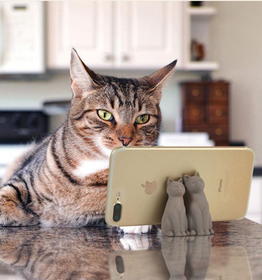 Lightweight silicone phone stand shaped like two cuddling cats