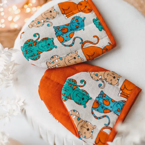 Kitty Oven Mitt For Cat People, Cat Themed Kitchen Accessories