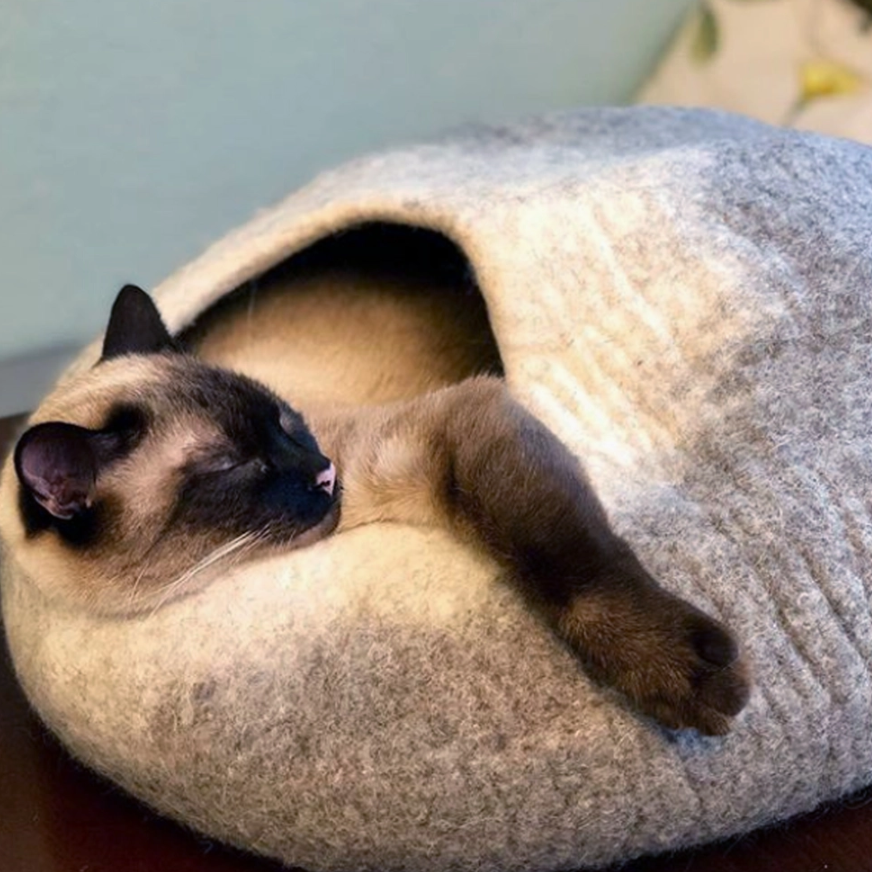 Luxurious Nepalese and New Zealand wool blend cat bed, perfect for pampering your furry friend