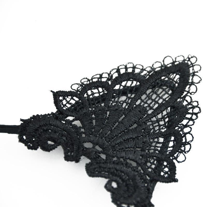 This cat ears headband is decorated with pointy cat ears made from delicate black lace.
