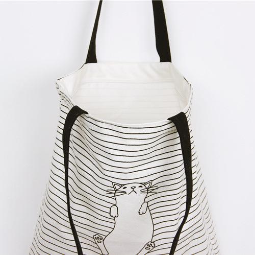 Cute Canvas Tote Bag Decorated with a White Cat